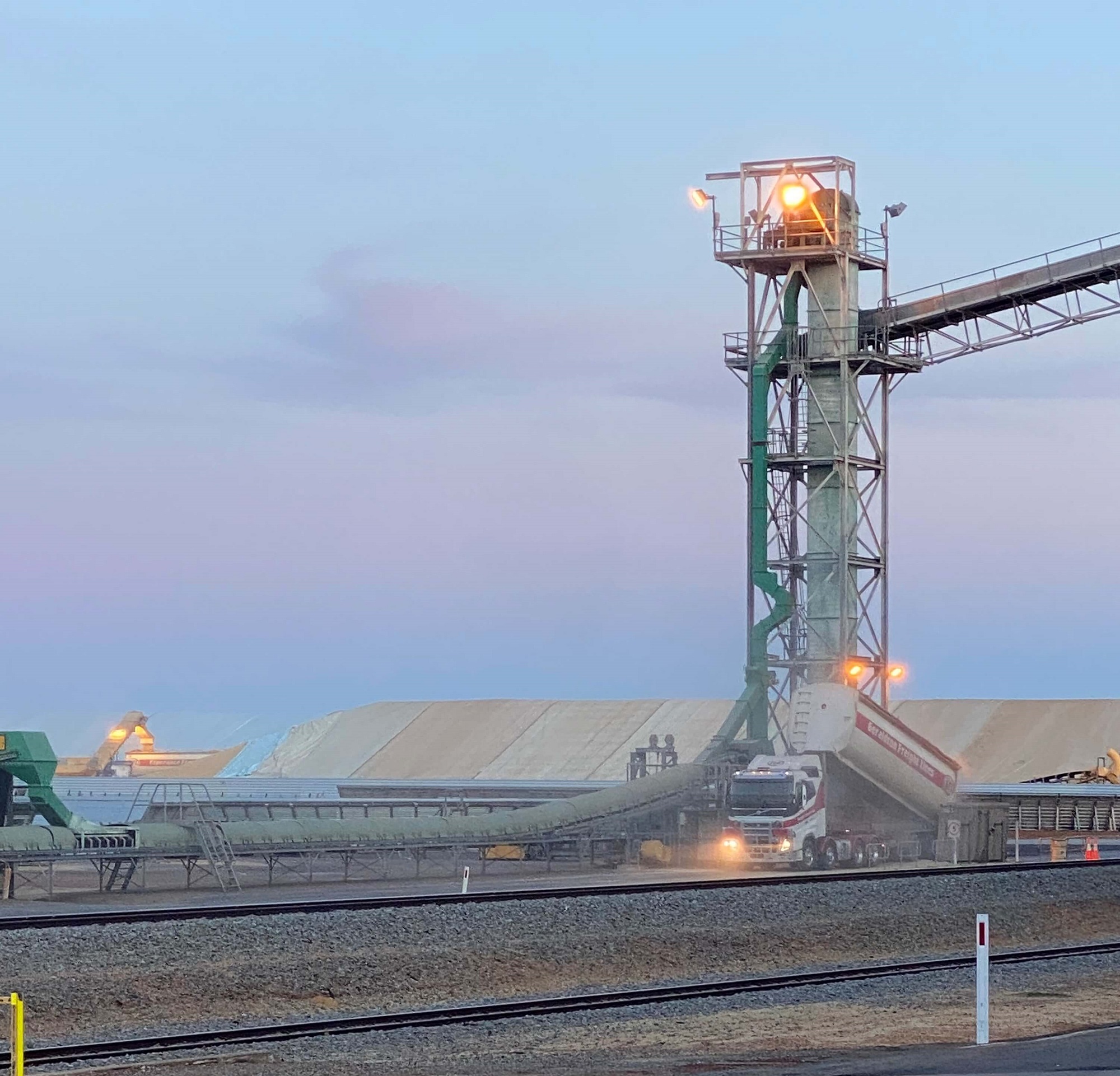 photo of Mingenew rail line and grain loading infrastructure at dusk